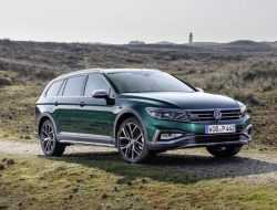 Обновленный универсал Volkswagen Passat Alltrack добрался до России
