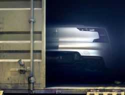 Polestar предложил новую схему покупки гибрида «1» — его можно обменять на произведения искусства