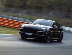 Porsche Cayenne установил новый рекорд Нюрбургринга для кроссоверов