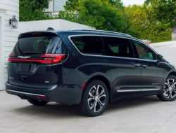 Производство двух моделей Chrysler остановлено до конца июня