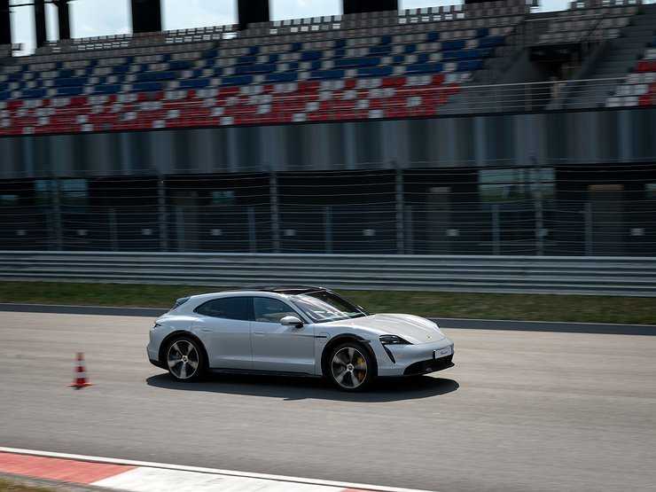 Самый быстрый тест-драйв самых быстрых Porsche на треке «Формулы 1»