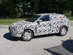 Серийный Alfa Romeo Tonale впервые заметили на дороге