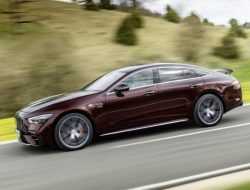 Спорткару Mercedes-AMG GT 4-Door Coupe поменяли оснащение и подвеску