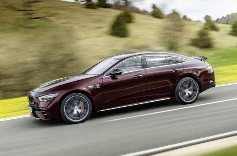 Спорткару Mercedes-AMG GT 4-Door Coupe поменяли оснащение и подвеску