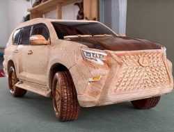 Видео: из куска дерева сделали точную копию Lexus GX