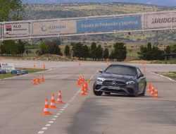 Видео: Mercedes-Benz E-класса удивил экспертов во время «лосиного теста»
