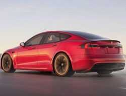 Видео: самая быстрая Tesla разгоняется до 60 миль в час за 1,99 секунды