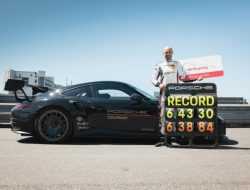 Видео: спорткар Porsche установил рекорд круга среди дорожных машин