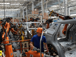 Видео: запущено производство Geely Atlas Pro для России