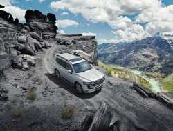 Все о новейшем Toyota Land Cruiser 300 для России