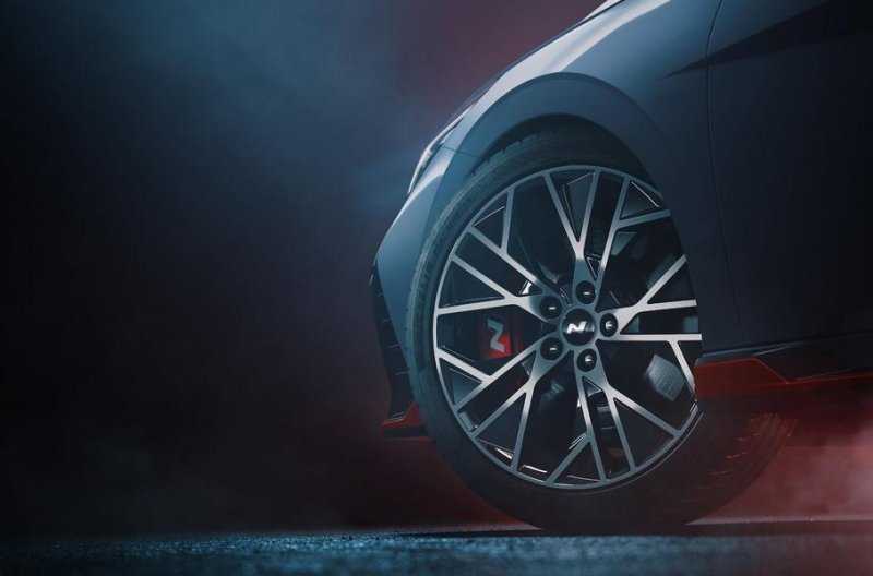 «Заряженную» Hyundai Elantra N раскрыли на официальных снимках