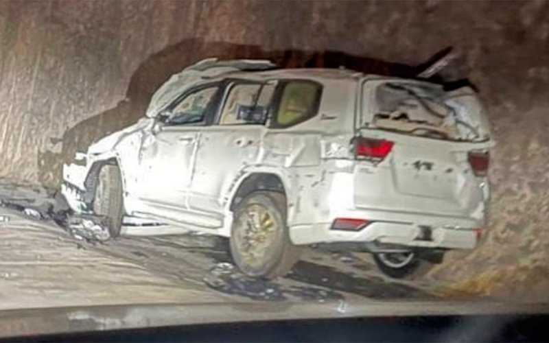 
            Автовоз с новыми Land Cruiser 300 попал в аварию. Видео
        