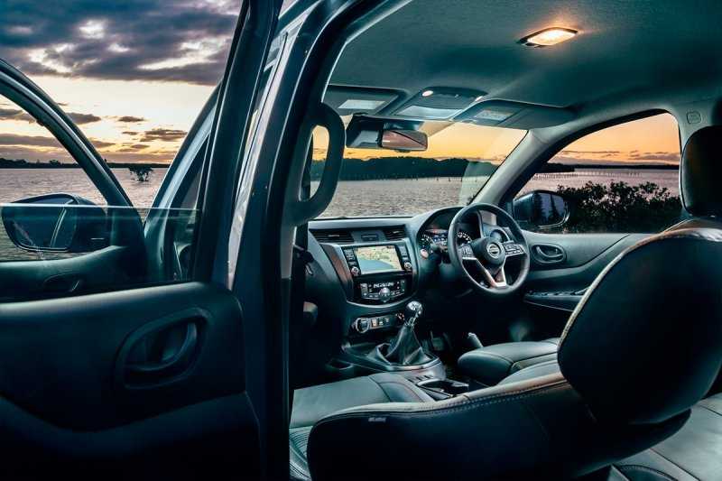 
            Пикап Nissan Navara адаптировали к тяжелому бездорожью
        