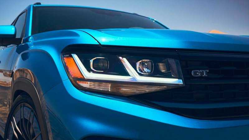 
            У большого кроссовера Volkswagen Atlas появилась 300-сильная версия
        