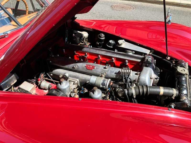 
            Редкий спортивный Jaguar 1956 года выставили на продажу за ₽9 млн
        
