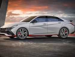 280 сил и 5,3 секунды до «сотни»: Hyundai представила «горячую» Elantra N