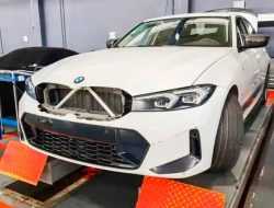 Обновленную «трешку» BMW выпустят без огромных «ноздрей». Фото
