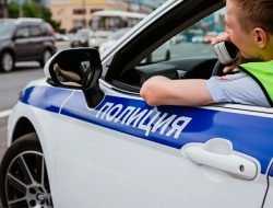Инспекторам ГИБДД во время погони пришлось пересесть на лодку. Видео