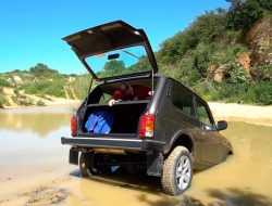 Британский блогер утопил Lada Niva Legend во время тестов. Видео