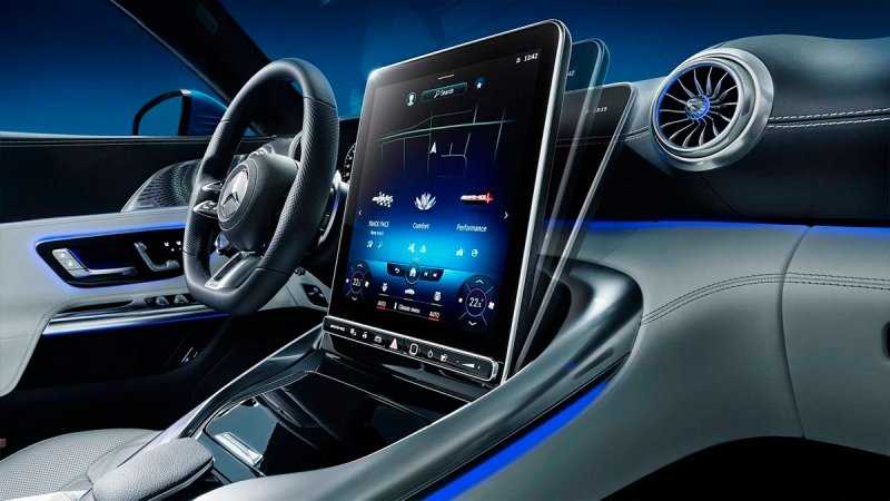 
            Рассекречен интерьер нового Mercedes-AMG SL
        