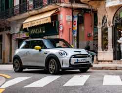 Mini привезет в Россию электрический хэтчбек