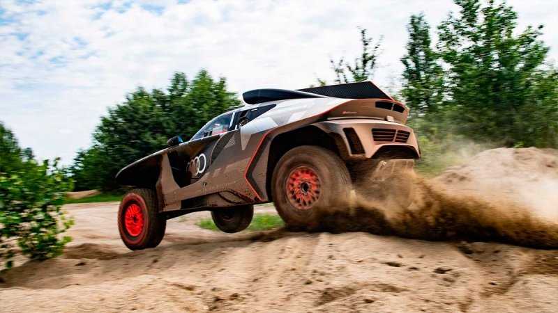 
            Audi представила 670-сильный гибридный внедорожник для «Дакара»
        