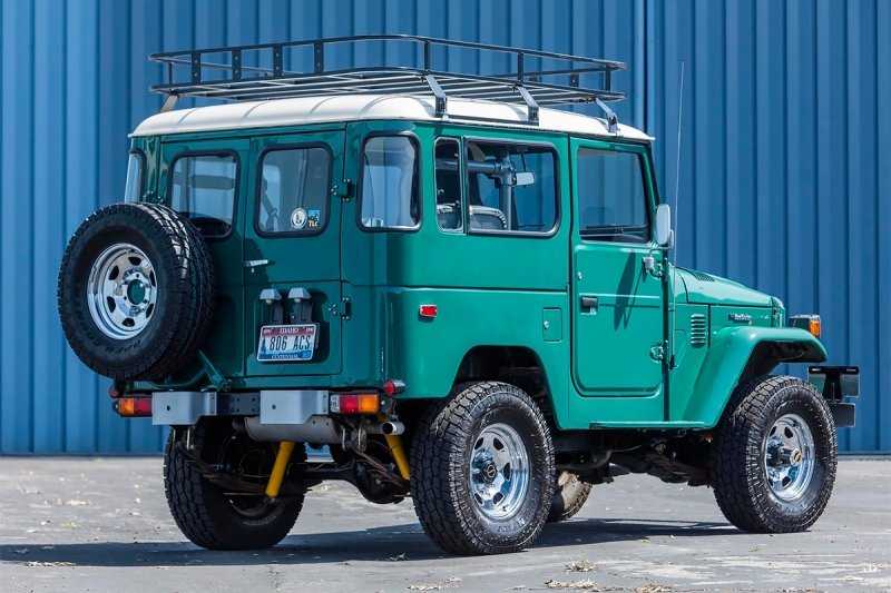 
            На аукционе продадут классический Toyota Land Cruiser Тома Хэнкса
        