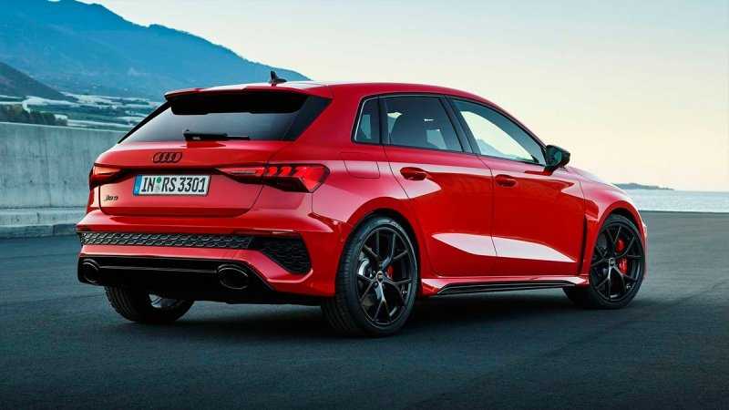 
            Audi представила спортивные хэтчбек и седан RS3 нового поколения
        