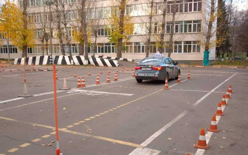 
            Правительству предложили сделать правила дорожного движения частью ЕГЭ
        