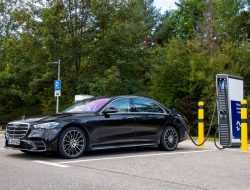 Новый Mercedes S-Class стал подзаряжаемым гибридом