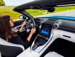 Рассекречен интерьер нового Mercedes-AMG SL