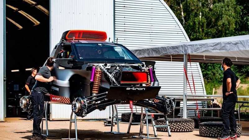 
            Audi представила 670-сильный гибридный внедорожник для «Дакара»
        