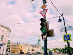 На дорогах появились новые светофоры. Как по ним ездить?