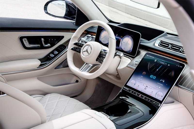 
            Новый Mercedes S-Class стал подзаряжаемым гибридом
        