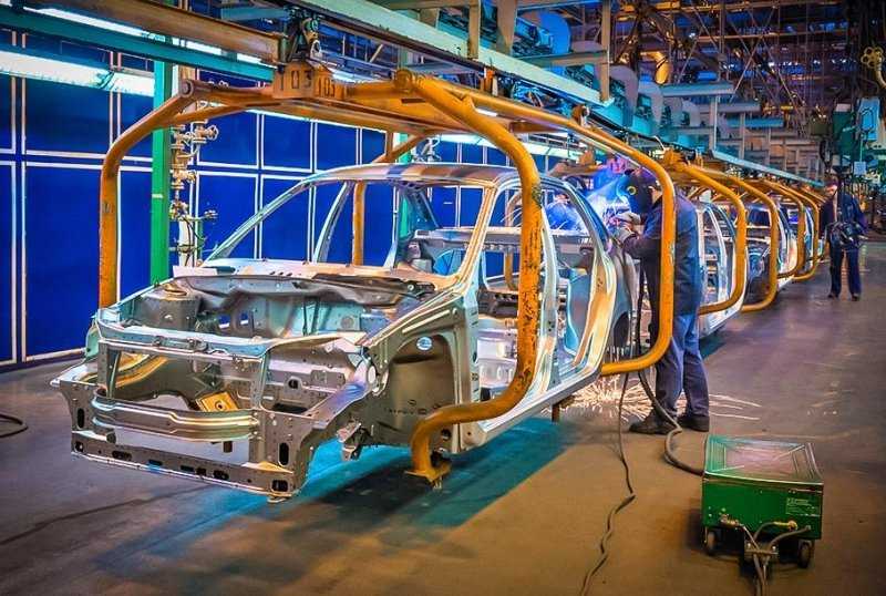 АвтоВАЗ остановил сборку автомобилей четвертый раз за лето