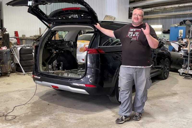 Блогер разобрал новый Kia Carnival и оценил корейские технологии