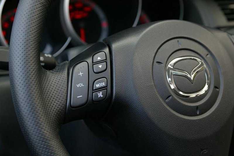 Более 260 тысяч Mazda3 отзывают из-за травмоопасного логотипа