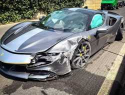 Быстрейший Ferrari разбили о бетонный забор