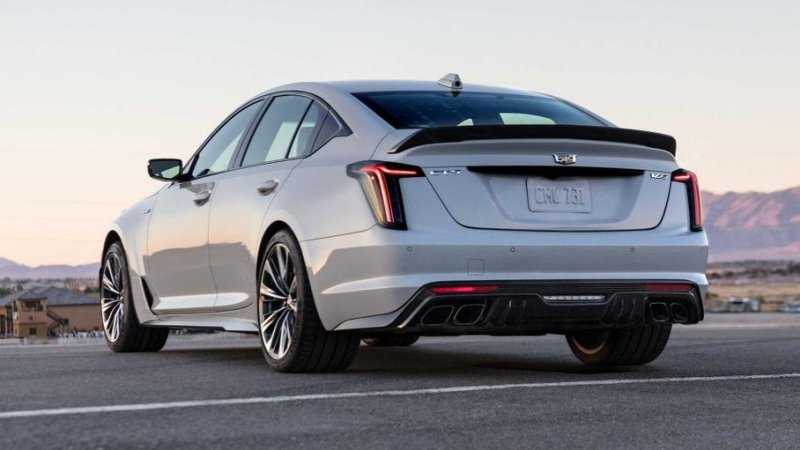 Cadillac знает, когда владельцы суперседанов ездят на гоночный трек