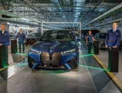 BMW начала выпуск нового кроссовера. Его привезут в Россию