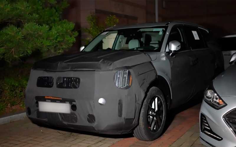 
            Рестайлинговый кроссовер Kia Telluride впервые засняли на видео
        