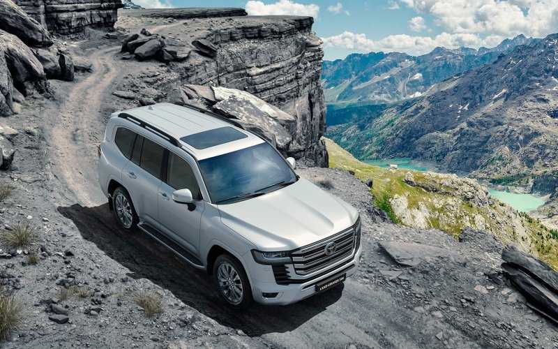 
            В России стартовали продажи нового Toyota Land Cruiser 300
        