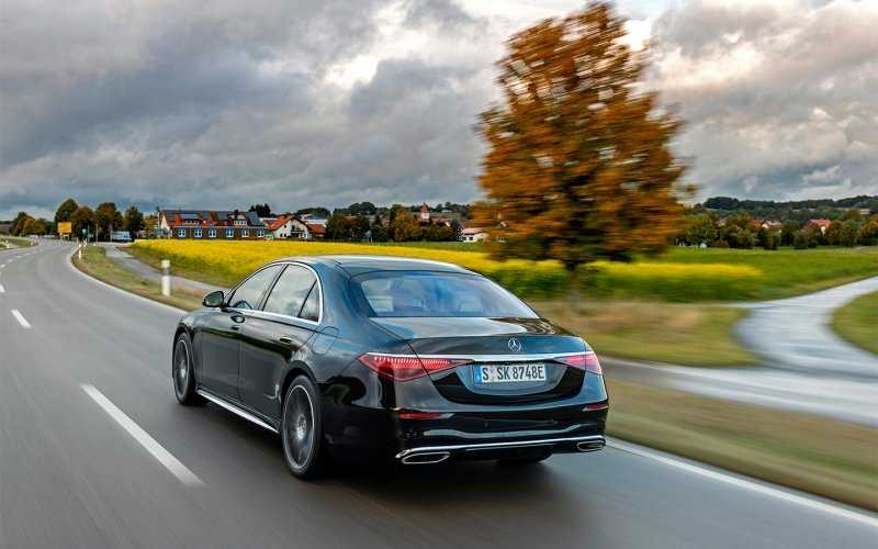 
            Новый Mercedes S-Class стал подзаряжаемым гибридом
        