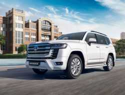 В России стартовали продажи нового Toyota Land Cruiser 300