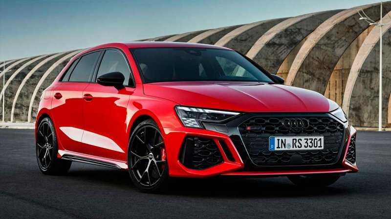 
            Audi представила спортивные хэтчбек и седан RS3 нового поколения
        