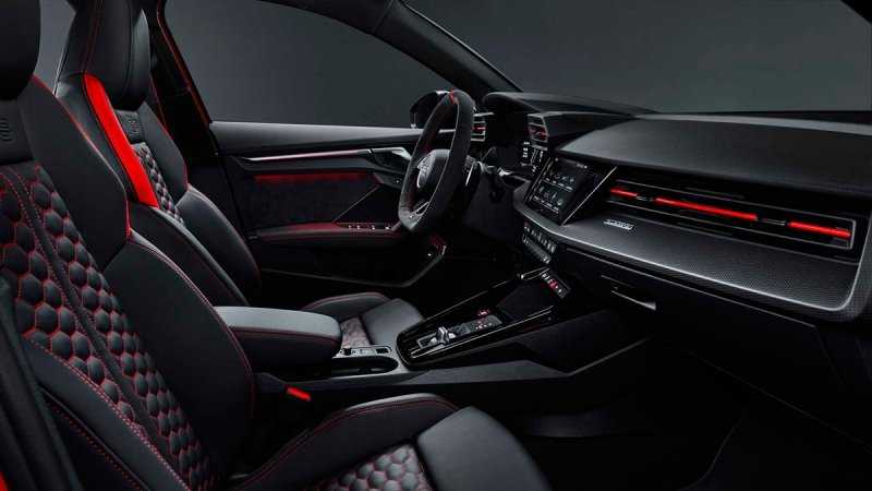 
            Audi представила спортивные хэтчбек и седан RS3 нового поколения
        