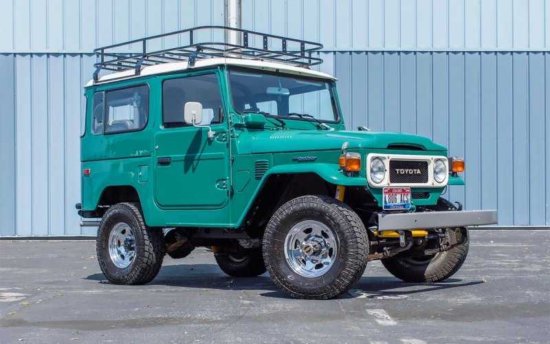 
            На аукционе продадут классический Toyota Land Cruiser Тома Хэнкса
        