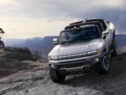 GM объяснил, почему у нового Hummer нет съемных дверей