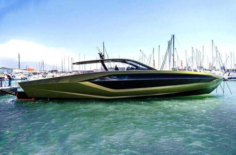Конор Макгрегор купил скоростной катер Lamborghini за 300 млн рублей