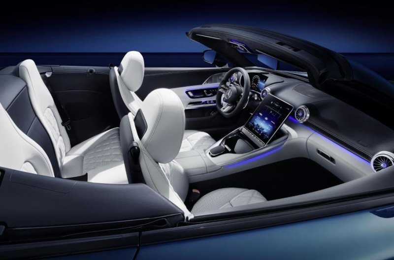 Mercedes-AMG показал салон нового SL